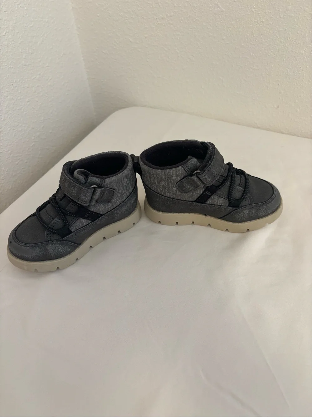 OshKosh B'gosh Boys Gray High-Top Sneakers
